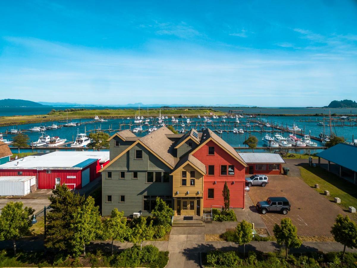 At The Helm Hotel Ilwaco ภายนอก รูปภาพ
